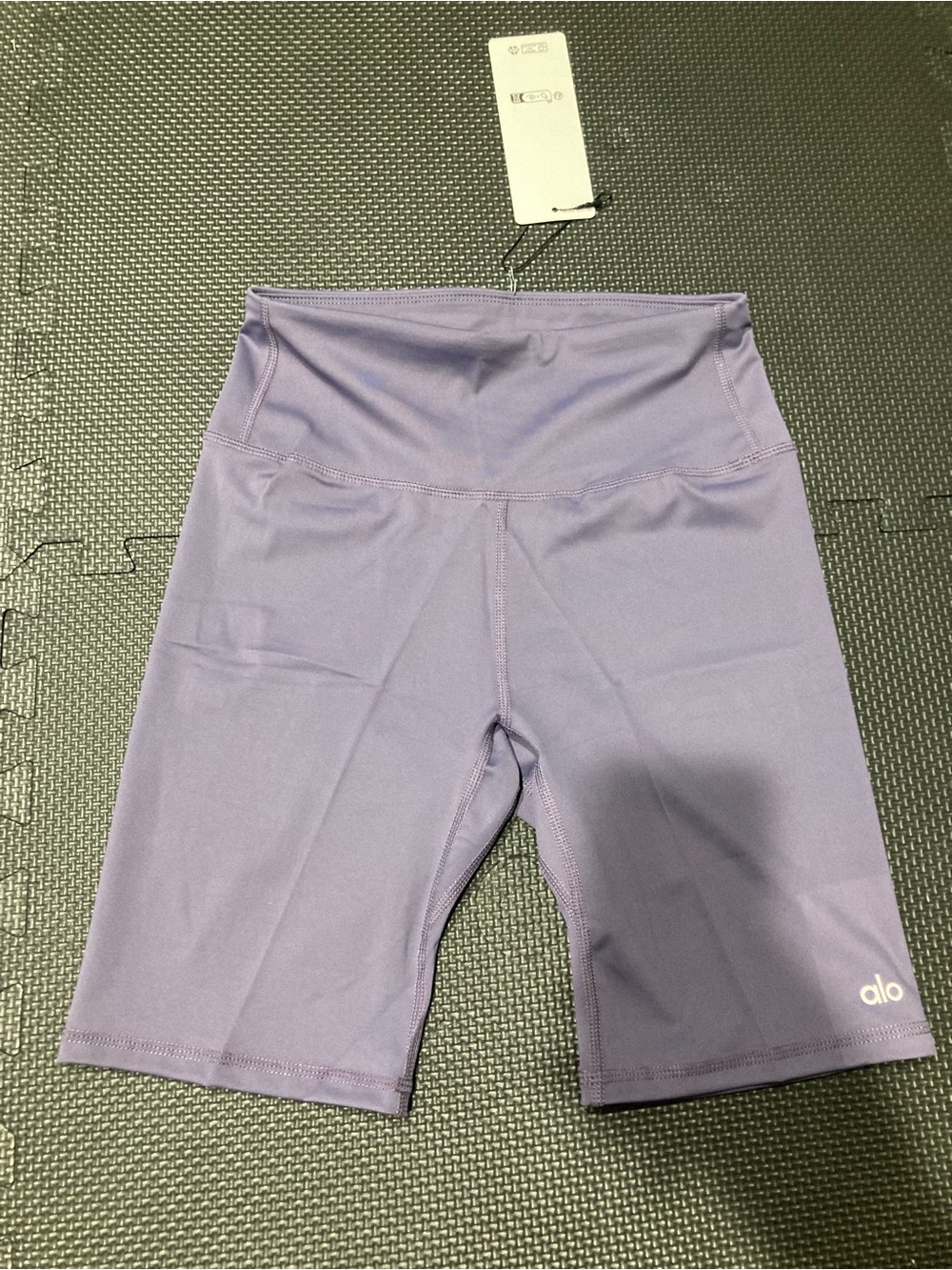 Alo Yoga Lavender Bike Shorts Women's Size M